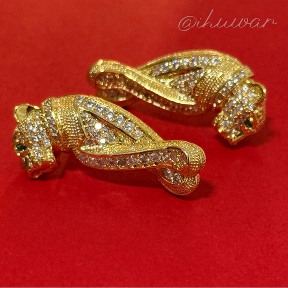 Luxurious 14k Gold Plated Panther Emerald Green Cubic Zirconia Earrings - Picture 2 of 3